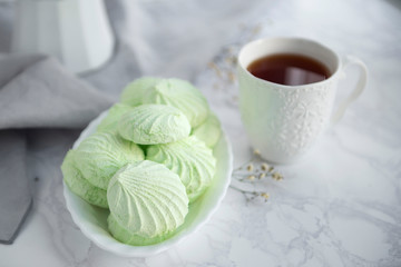 Apple marshmallow with tea