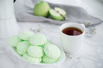 Apple marshmallow with tea