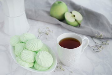 Apple marshmallow with tea