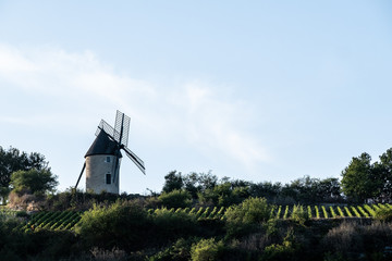 Panorama sur le moulin de Santenay, Bourgogne, France