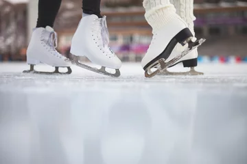 Closeup Skating Schuhe Eislaufen im Freien auf der Eisbahn © petunyia
