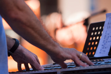pianist player hands