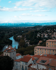 Río en el pueblo