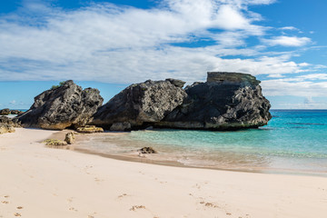 Fototapeta na wymiar Rock formations and the sandy beach at Horseshoe Bay, on the island of Bermuda