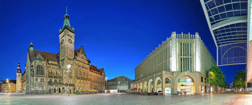 Chemnitz Sachsen Markt Marktplatz mit Rathaus und Galerie