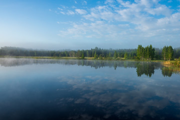 Fototapeta na wymiar misty morning by the lake