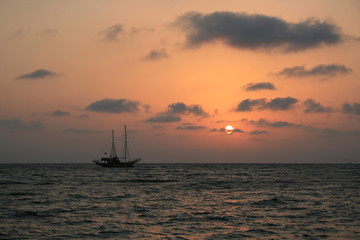 Naklejka na ściany i meble ship at sea at sunset