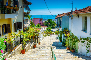 View of a narrow street in the old town of Thessaloniki, Greece © dudlajzov