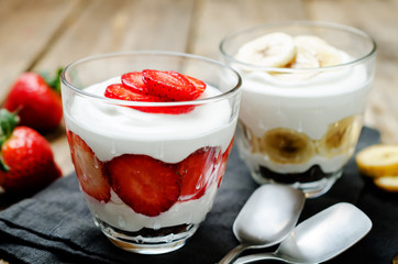 Greek yogurt strawberry and banana parfaits