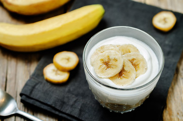 Greek yogurt banana parfaits