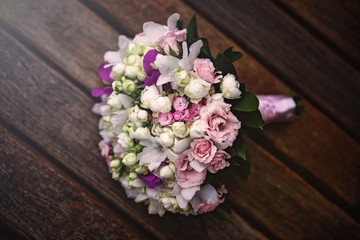 photo of a vintage and rustic style bridal bouquet, wedding details for brides.