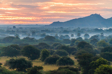 Obraz premium Sunrise in Bagan, Myanmar