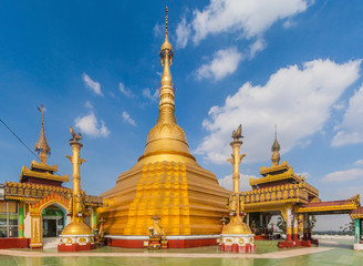 Fototapeta premium Shwe Taung Yoe Pagoda in Bago, Myanmar