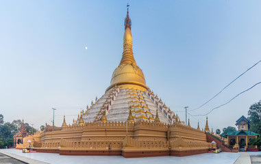 Fototapeta premium Mahazedi Pagoda in Bago, Myanmar