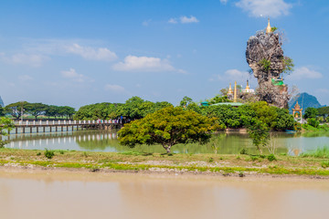 Fototapeta premium Kyaut Ka Lat (Kyaut Kalat or Kyauk Kalap) temple near Hpa An, Myanmar