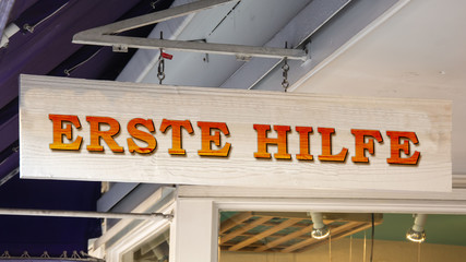 Obraz premium Schild 343 - Erste Hilfe