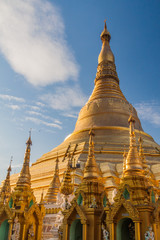 Fototapeta premium Shwedagon Paya Pagoda in Yangon, Myanmar