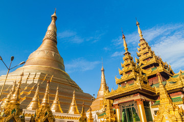 Fototapeta premium Shwedagon Paya Pagoda in Yangon, Myanmar