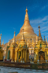 Naklejka premium Shwedagon Paya Pagoda in Yangon, Myanmar
