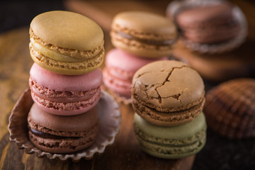 Columns with cracked macaroons in sea shells