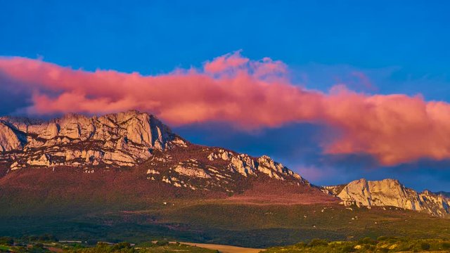 Nubes sobre la monta&ntilde;a