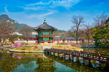Fototapeta na wymiar Hyangwonjeong Pavilion, Gyeongbokgung Palace, Seoul, South Korea