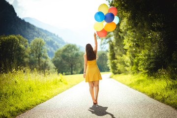 Frau mit Ballons