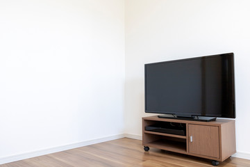 新築住宅の部屋とテレビ
