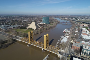 Fototapeta premium Tower Bridge, Old Sacramento, and Ziggurat building