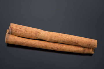 Dried cinnamon 