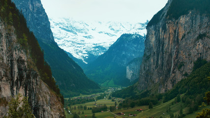 Fototapeta na wymiar Staubbach Fall in Lauterbrunnen Valley