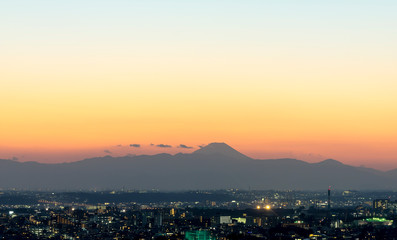 Fototapeta na wymiar 富士山のシルエットと夕焼け空