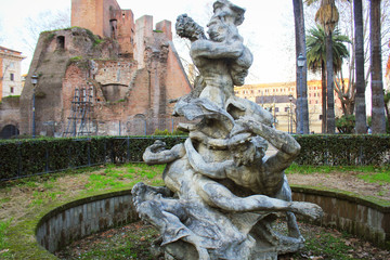 Fototapeta na wymiar Fountain del Giardino in Piazza Vittorio in the urban park Giardini Nicola Calipari, Rome
