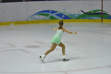 Fototapeta premium Girl ice skating
