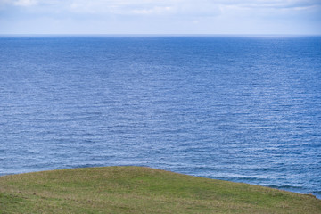 Obraz premium 《与那国島》海と牧草地