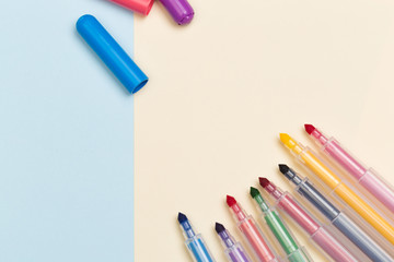 colour markers with caps on colour background.