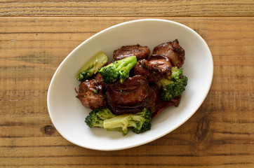 砂肝とブロッコリーの炒め物