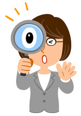 虫眼鏡を覗いて驚くビジネスウーマンの上半身　眼鏡