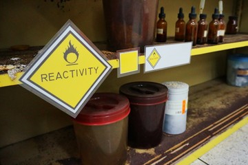 Yellow Warning Reactivity hazardous dangerous chemical label of oxidizing agent oxidant, oxidizer (substance that has the ability to oxidize other substances)  and effect of container were oxidized.