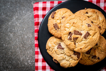 cookies with chocolate chips
