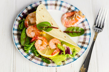 Mexican tortilla stuffed shrimps with lemon and salad