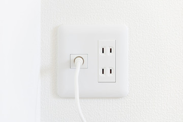 電気のコンセントとテレビのコンセント