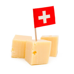 Cubes de fromage avec drapeau de la Suisse
