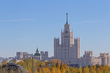 Fototapeta na wymiar sight of center of Moscow at fall