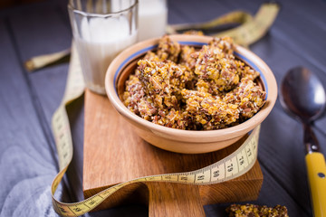 granola with milk