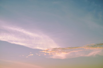 Obraz premium pomarańczowa chmura na zmierzchu niebo rano