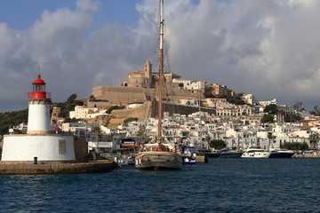 Fototapeta na wymiar Evissa vista dal porto