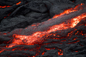 Fließendes Lava im Volcano National Park auf Big Island, Hawaii