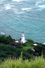 Fototapeta na wymiar Leuchtturm am Meer am Diamond Head, Oahu, Hawaii