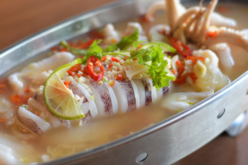Steam squid with spicy chili and lemon sauce.